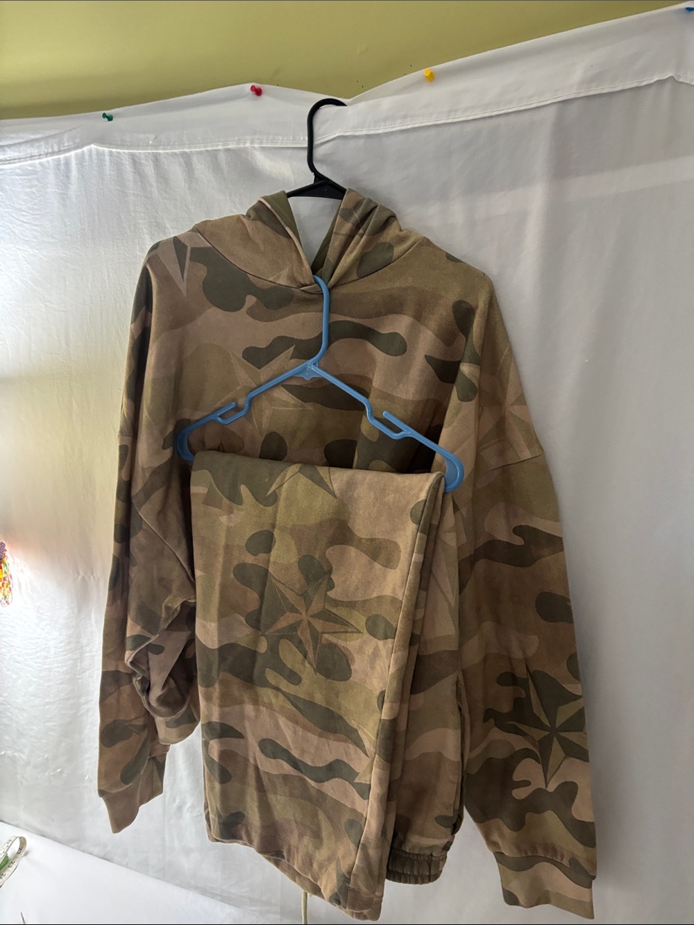 Men's Hooded Military-Style Camouflage Jacket - Olive/Brown Matching Pants.